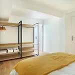 Atypical Appt And Design Close To The Eiffel Tower