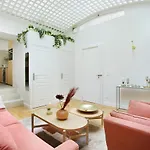 Atypical Appt And Design Close To The Eiffel Tower