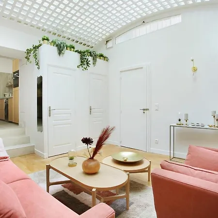 Atypical Appt And Design Close To The Eiffel Tower